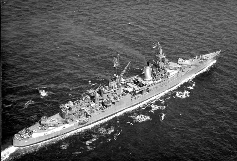 USS_Indianapolis_(CA-35)_underway_at_sea,in_1943-1944(NH_124466).jpg