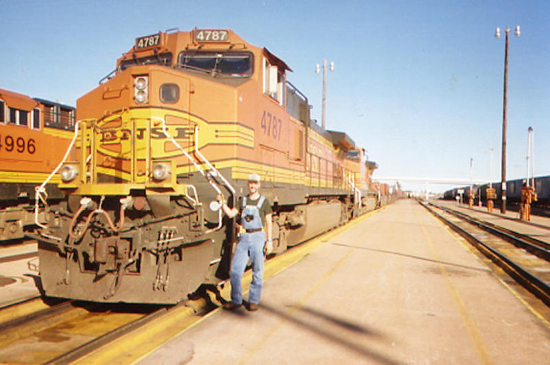 Paul-First Daylight Train (Temple, TX) 10-10-2001.jpg
